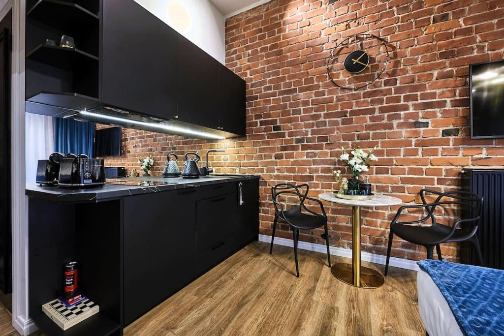 Urban-glam Centre With A Gym And Terrace *